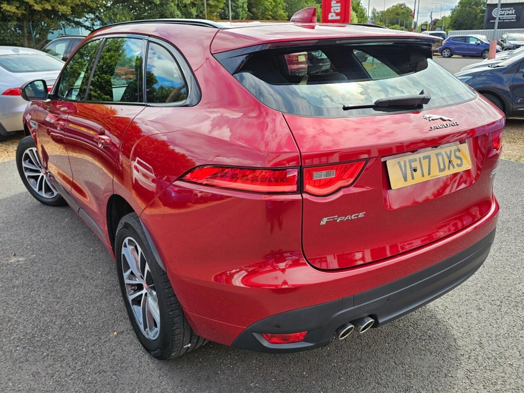 Jaguar F Pace