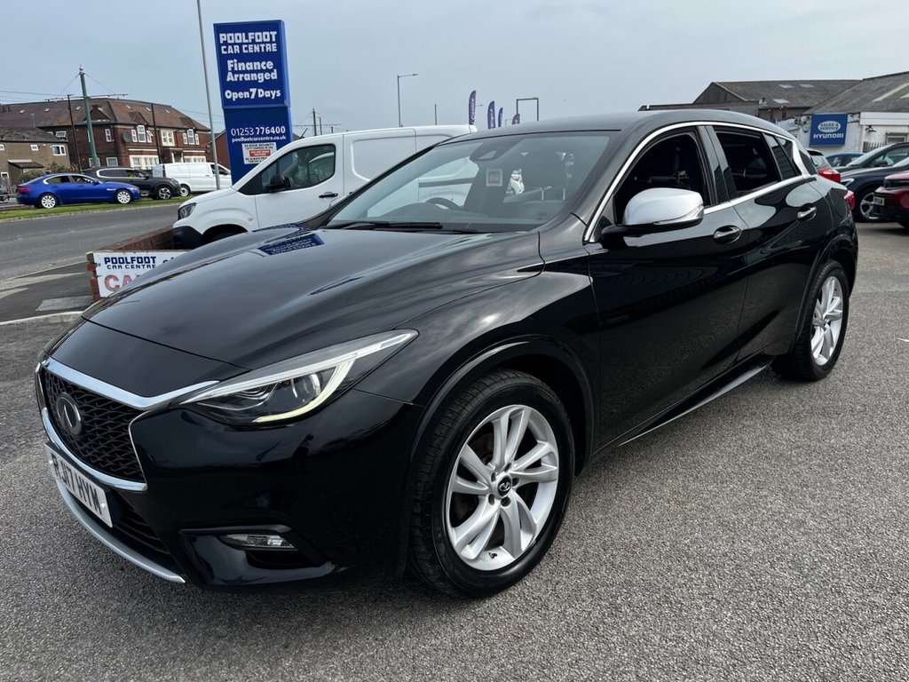 Infiniti Q30