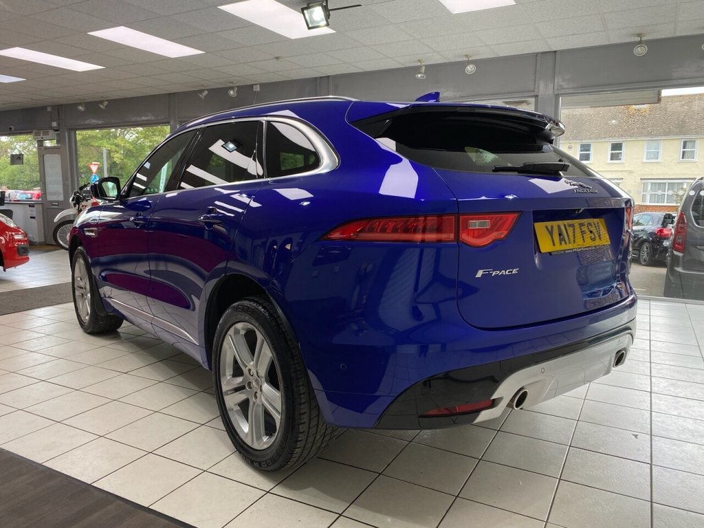 Jaguar F Pace