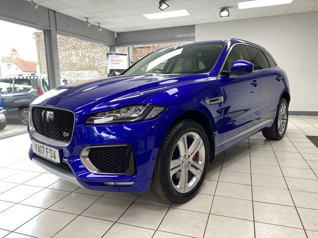 Jaguar F Pace