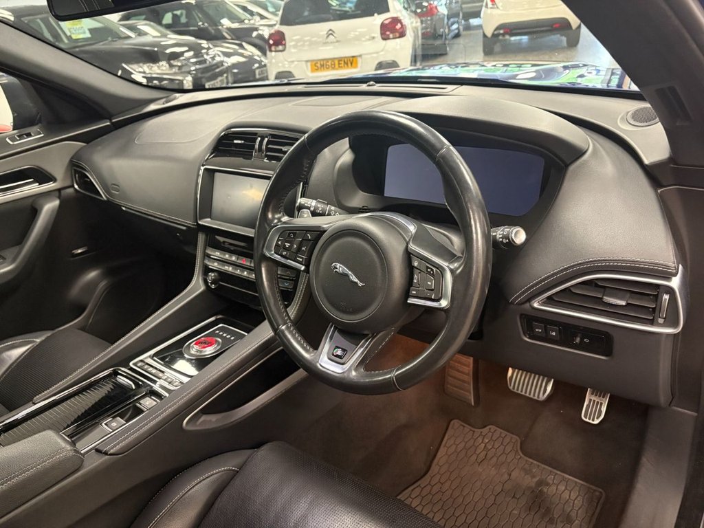 Jaguar F Pace