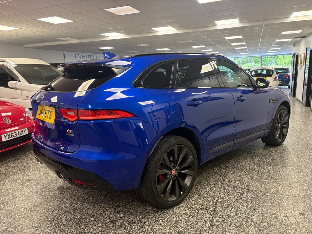 Jaguar F Pace