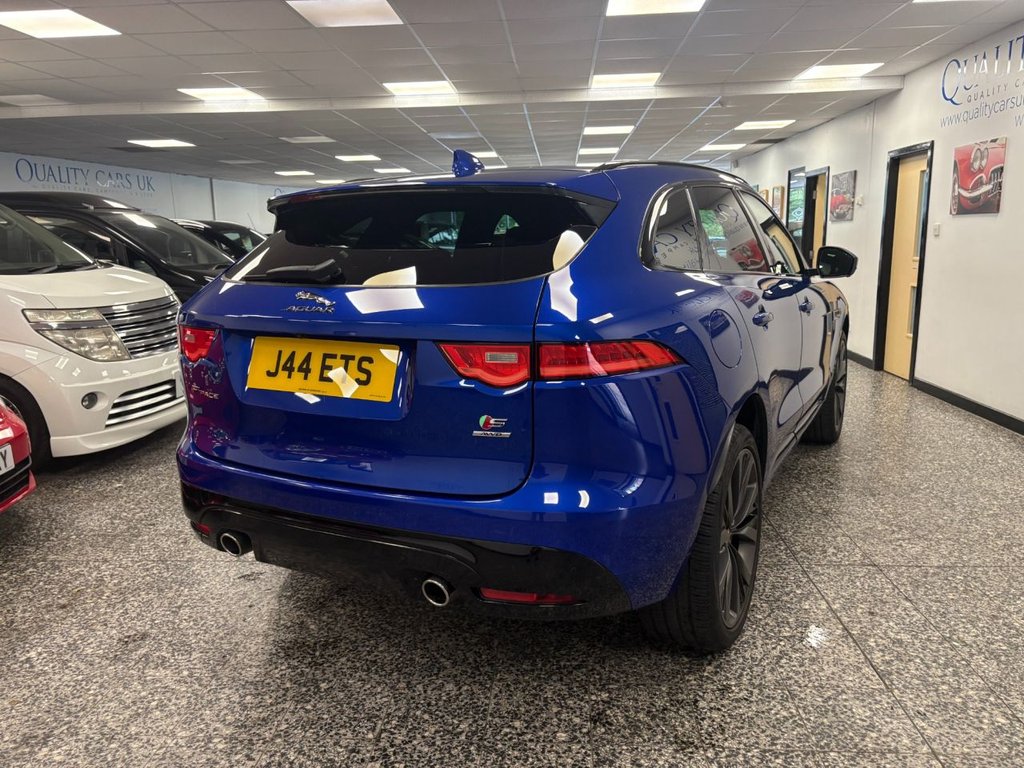 Jaguar F Pace