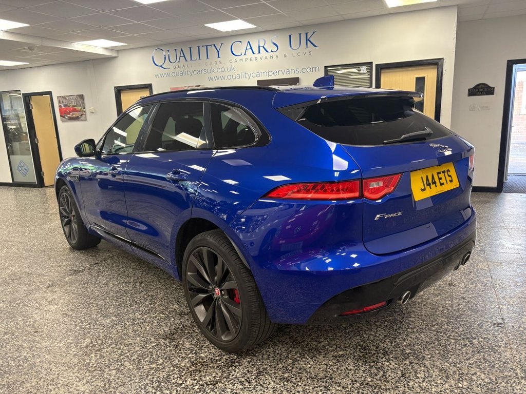 Jaguar F Pace