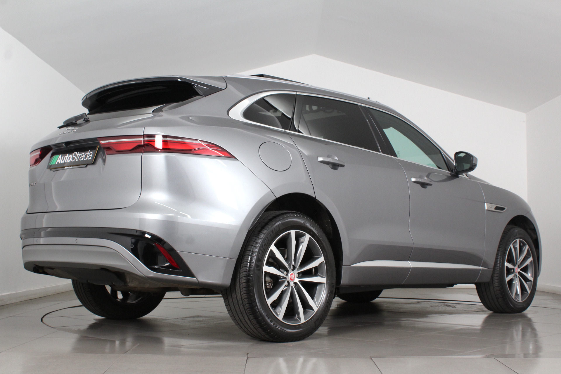 Jaguar F Pace
