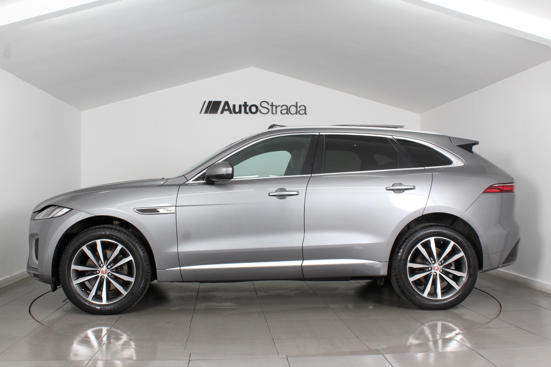 Jaguar F Pace