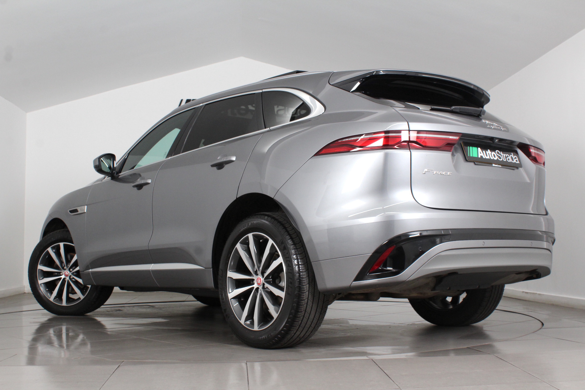 Jaguar F Pace