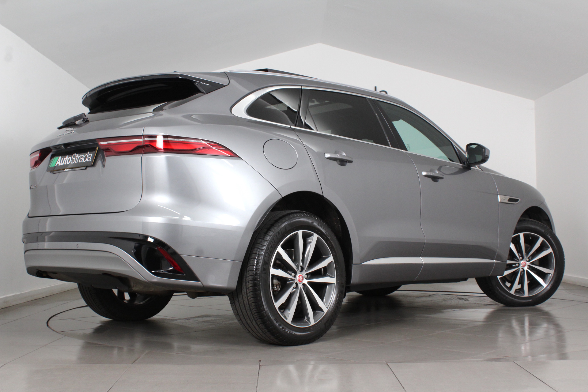 Jaguar F Pace