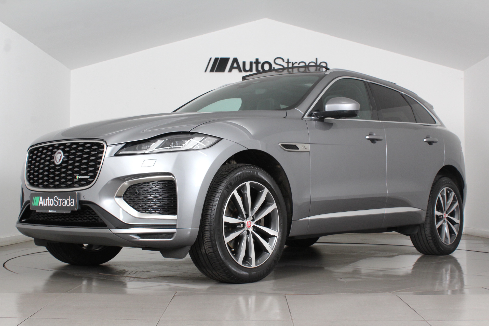 Jaguar F Pace