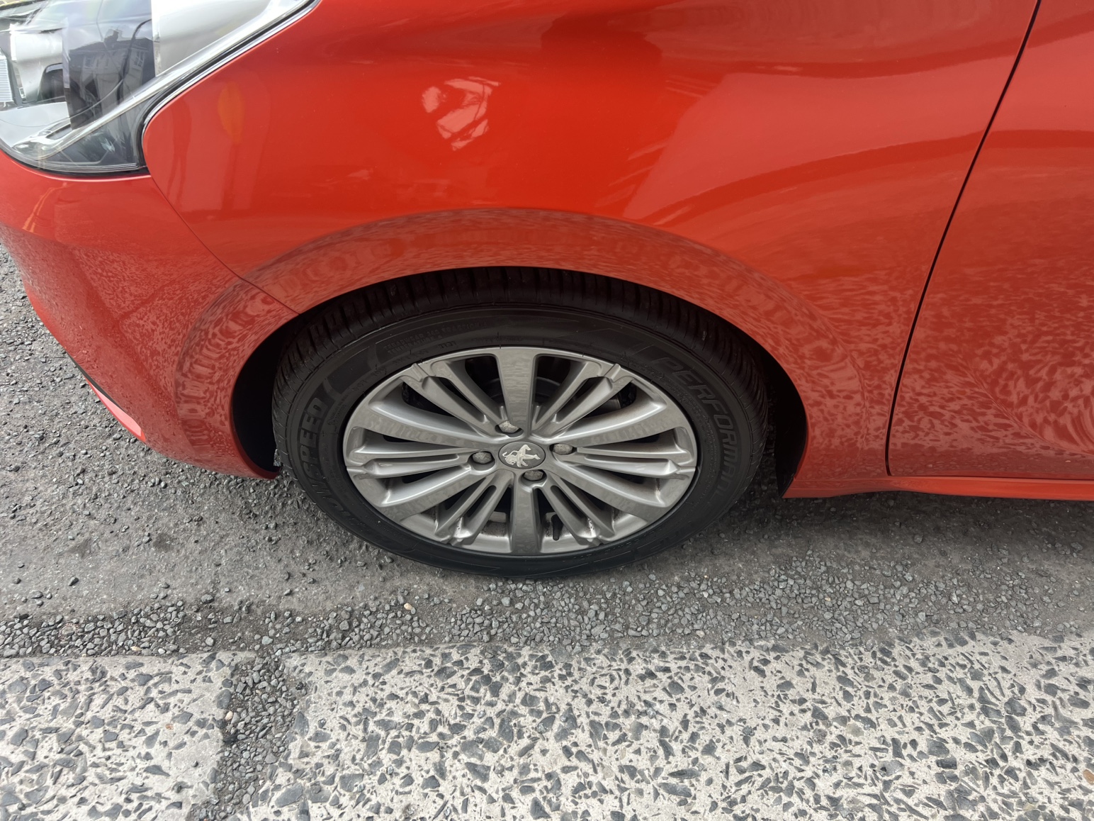 Peugeot 208