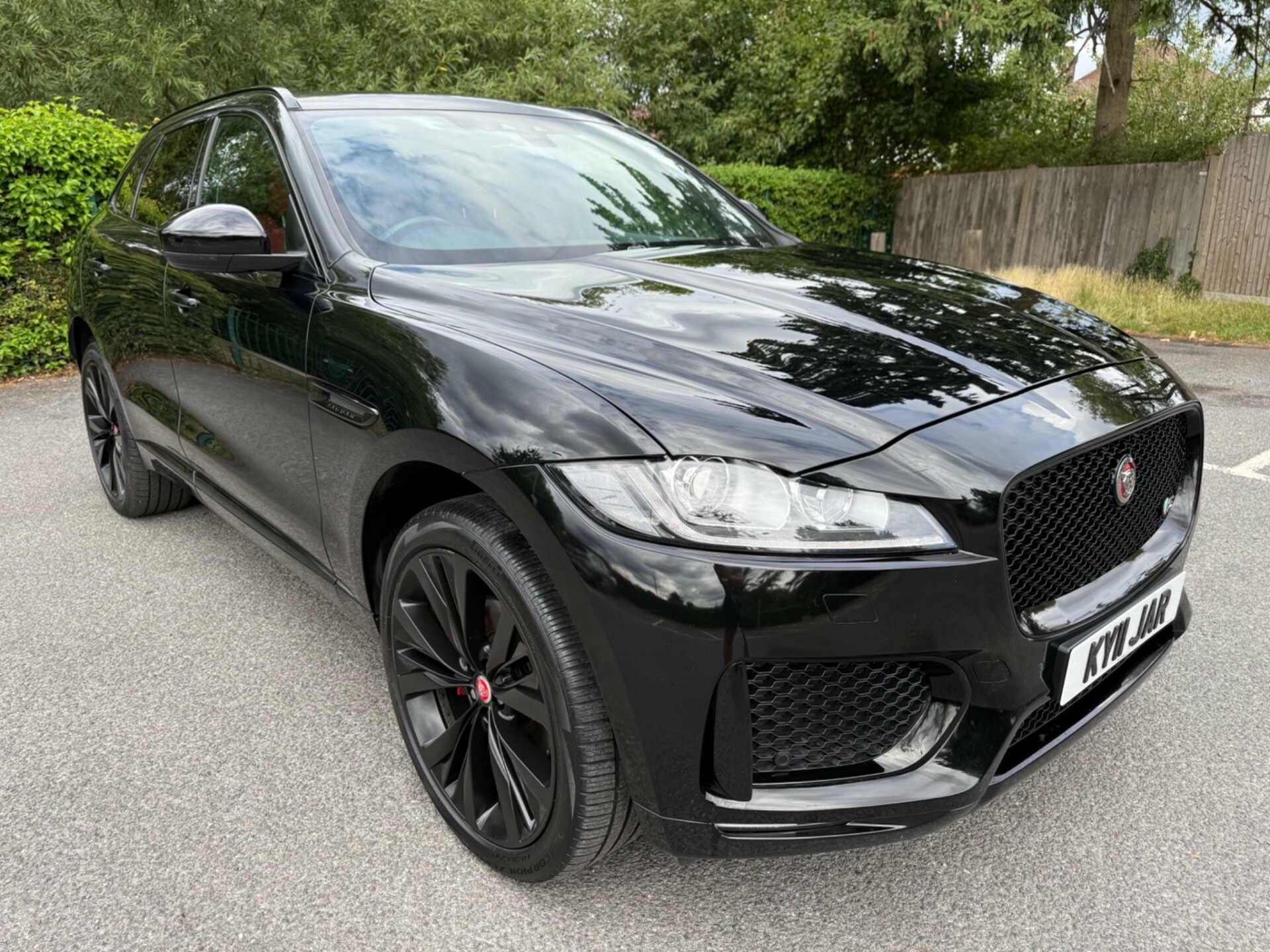 Jaguar F Pace