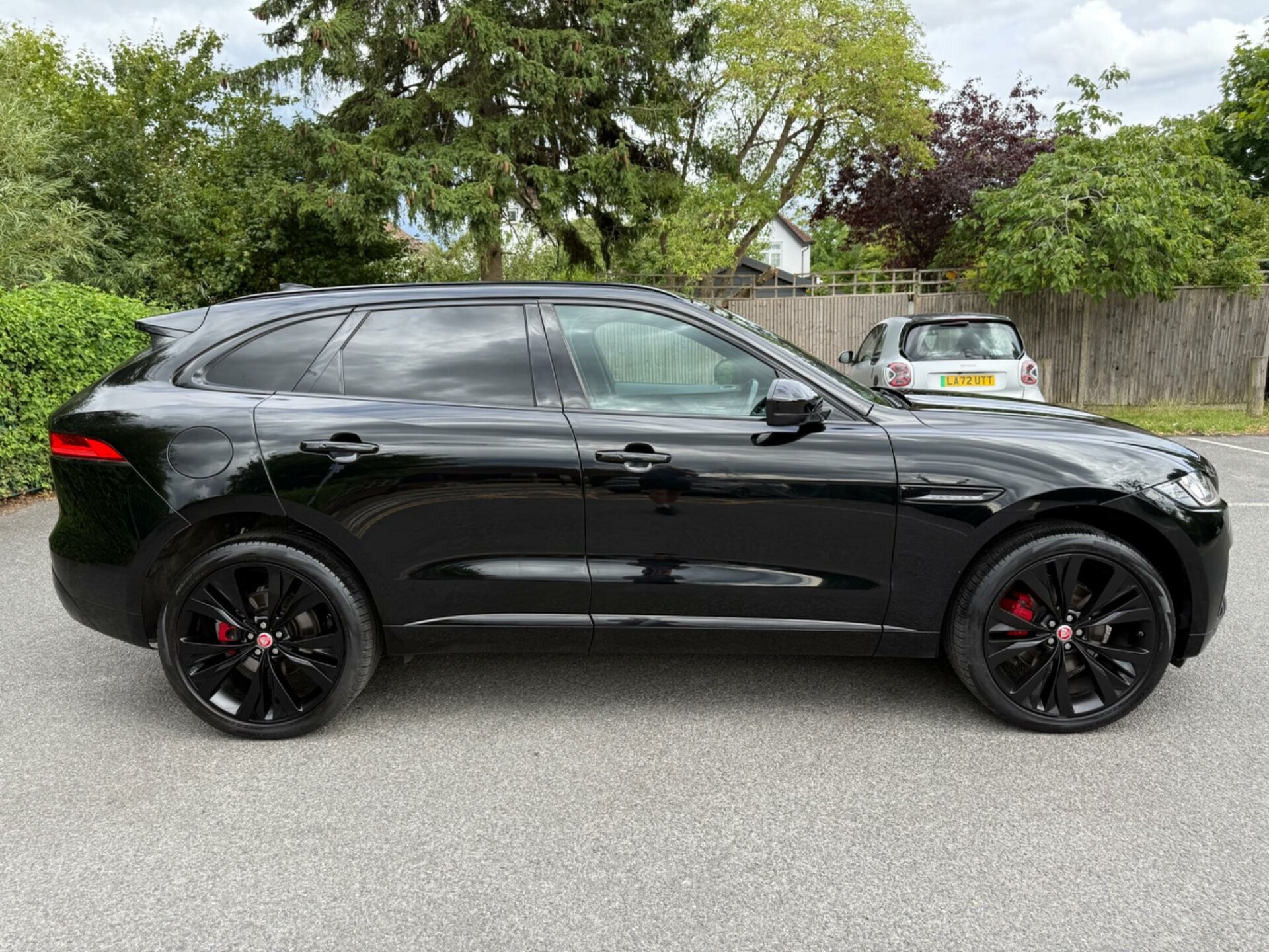 Jaguar F Pace