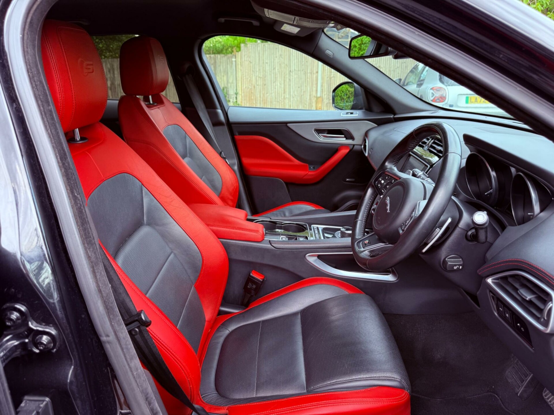 Jaguar F Pace