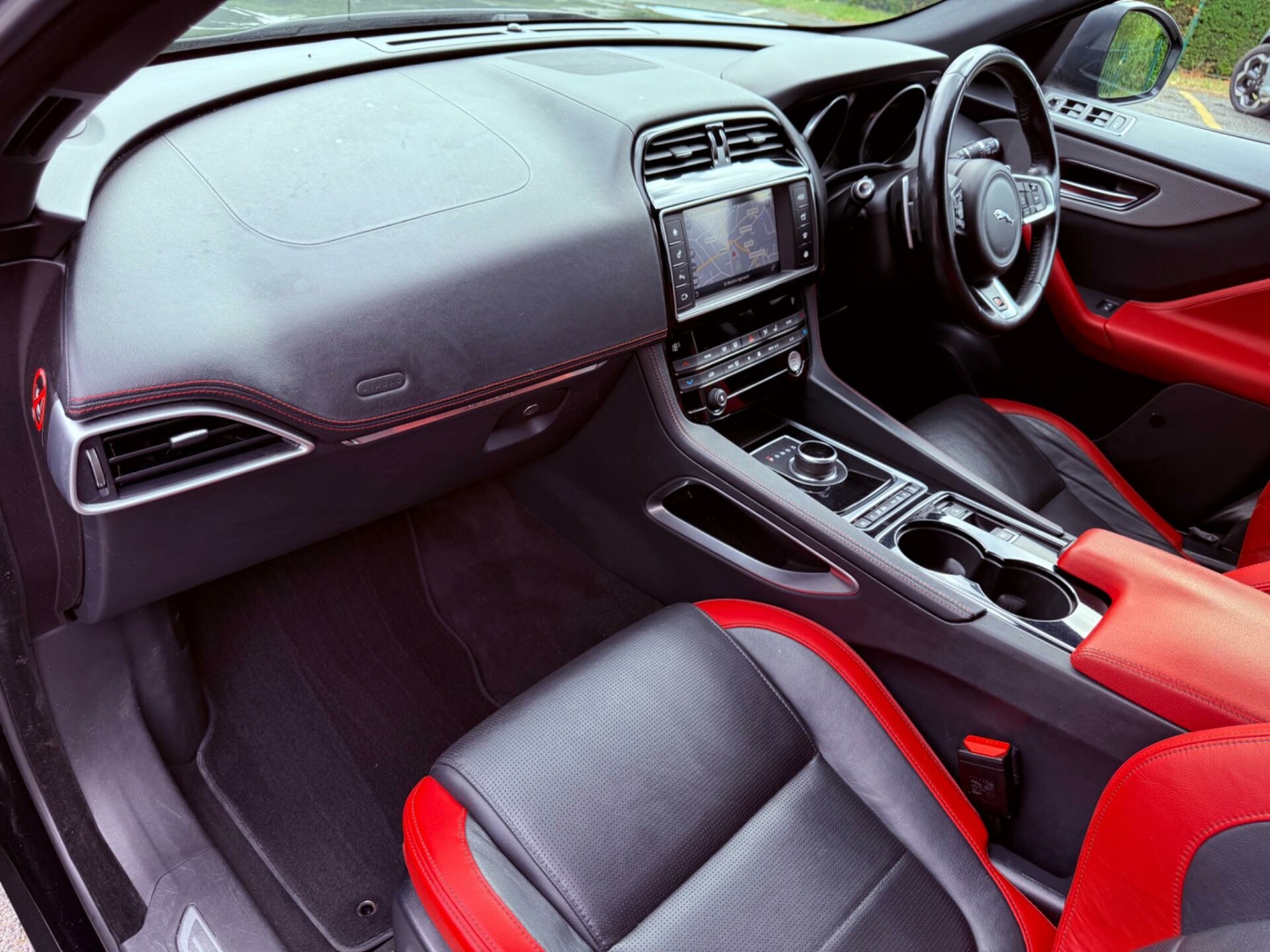 Jaguar F Pace