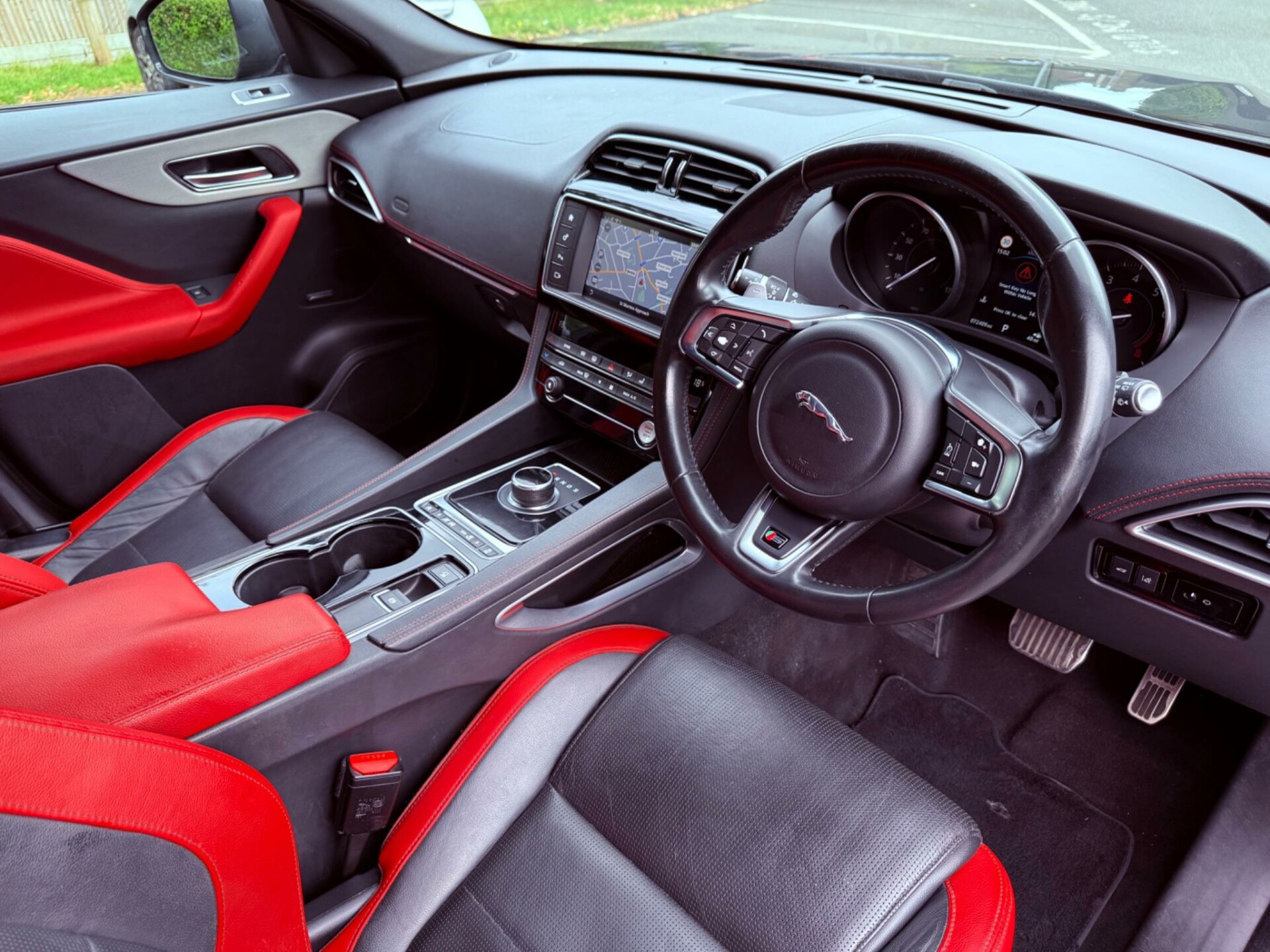 Jaguar F Pace