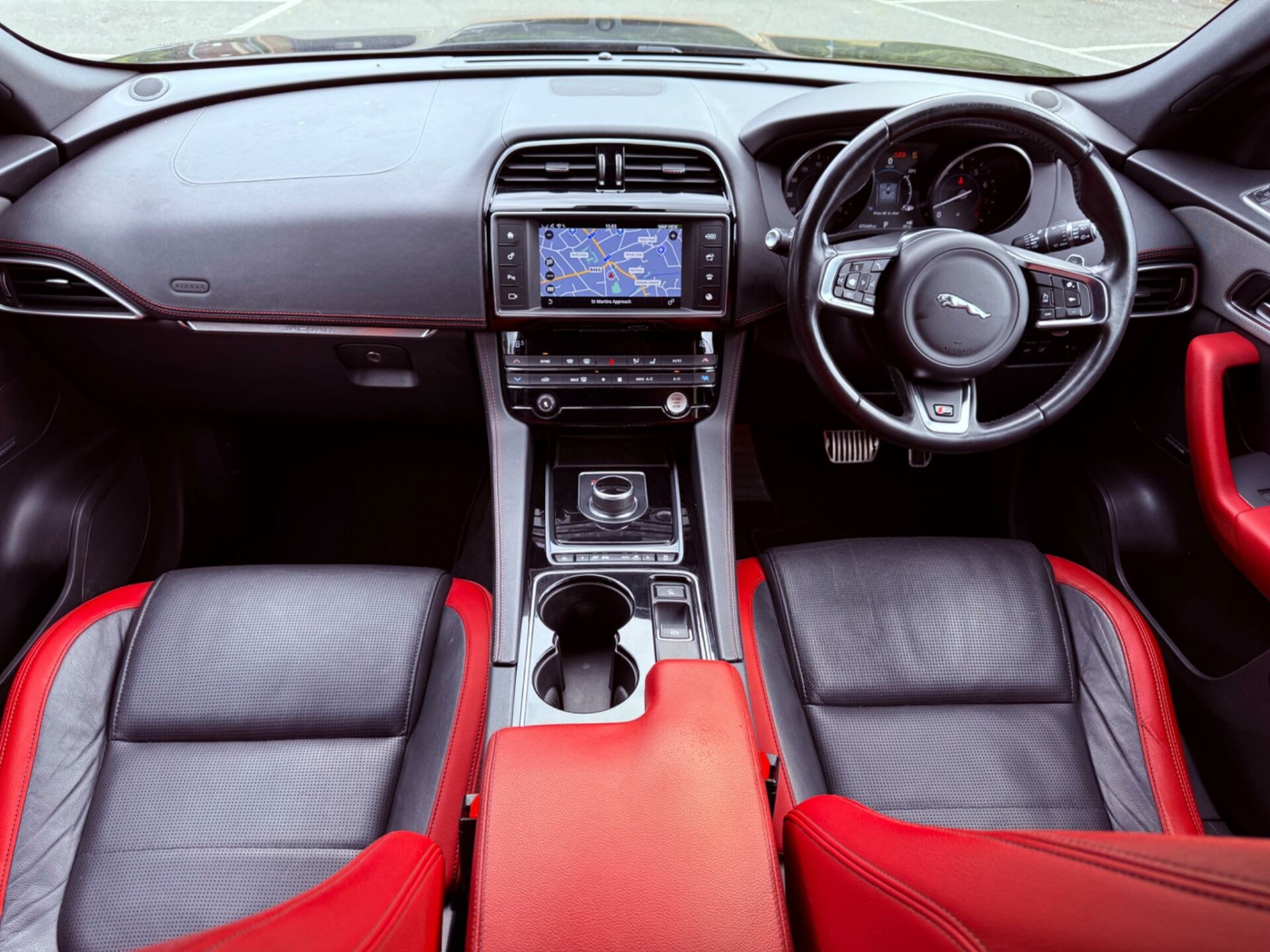 Jaguar F Pace