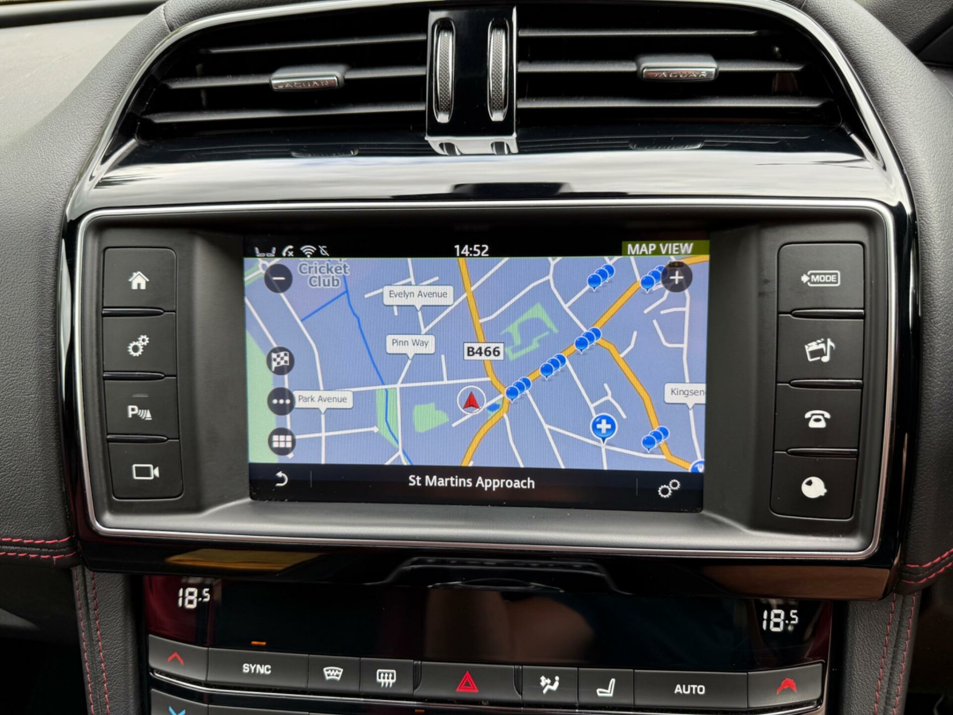 Jaguar F Pace