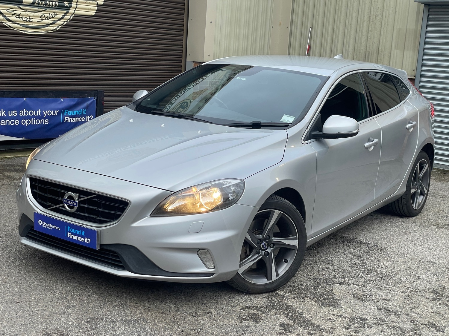 Volvo V40