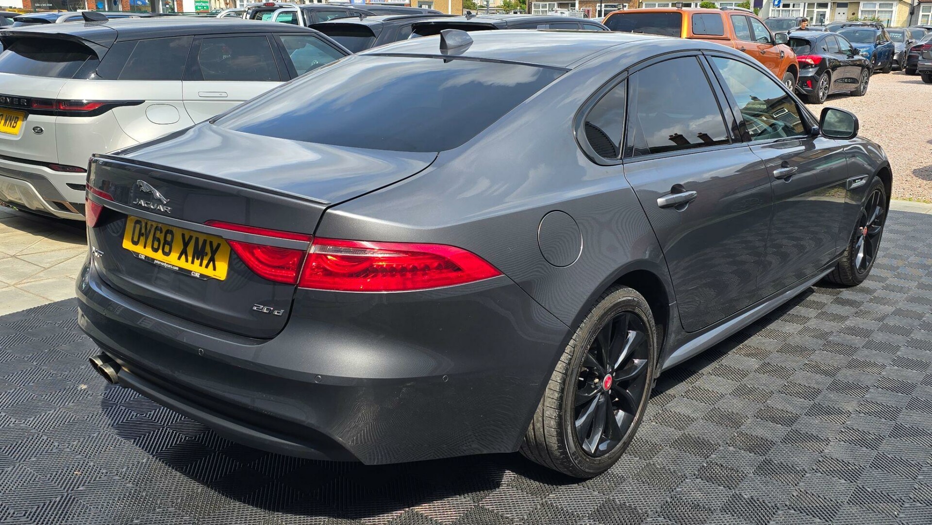 Jaguar XF