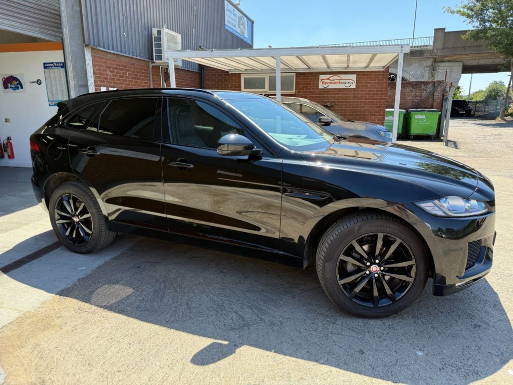 Jaguar F Pace