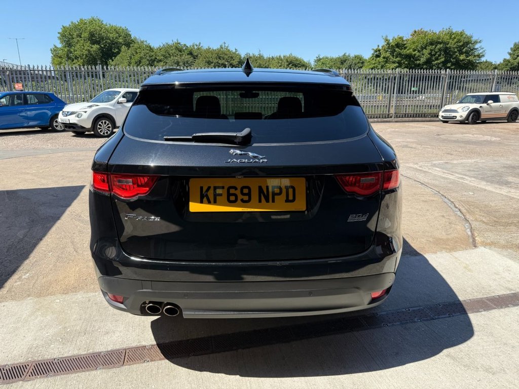 Jaguar F Pace