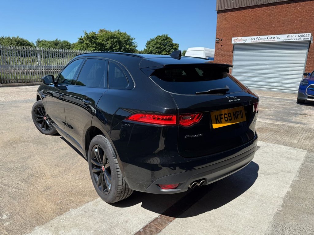 Jaguar F Pace