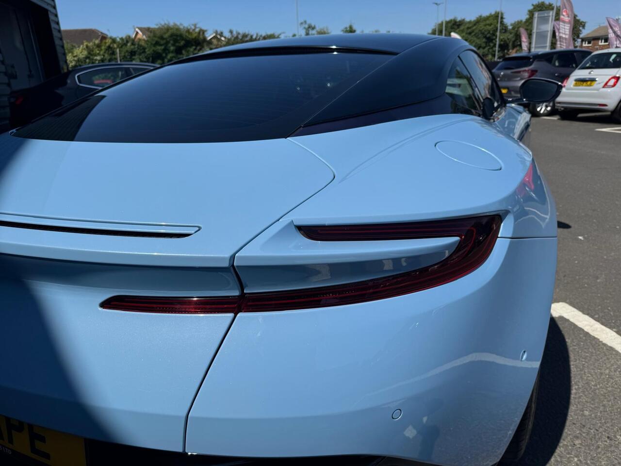 Aston Martin DB11