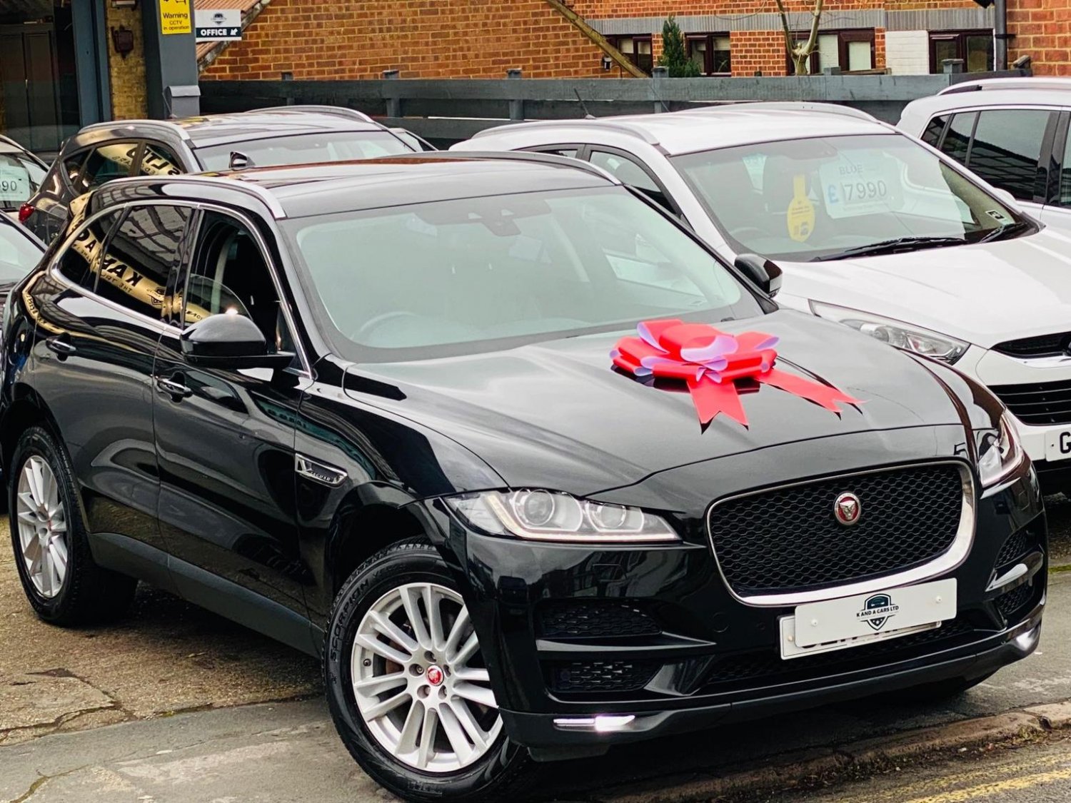 Jaguar F Pace