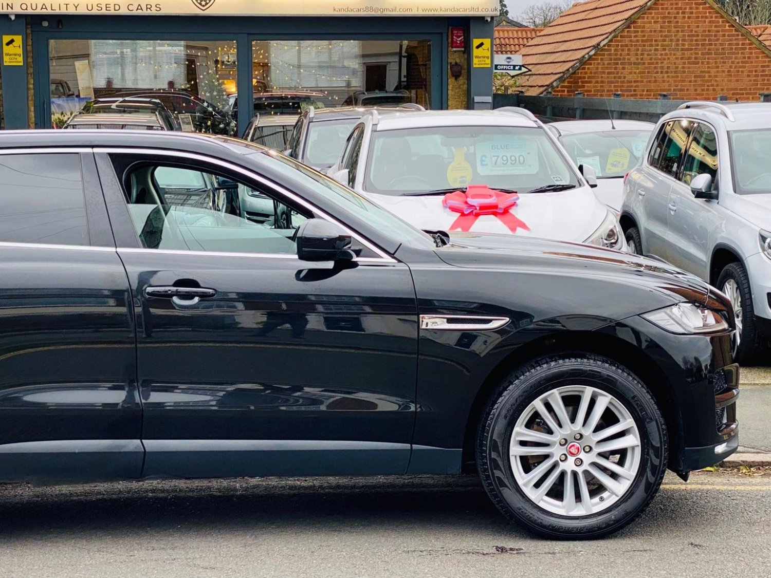 Jaguar F Pace