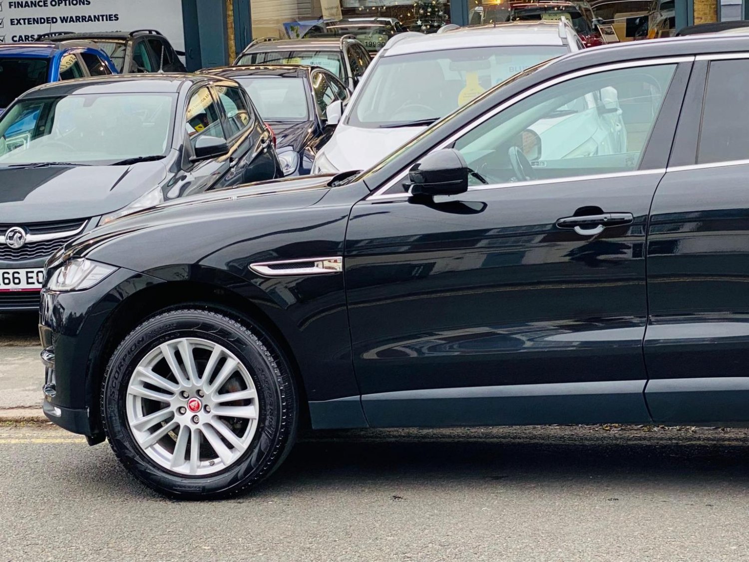 Jaguar F Pace