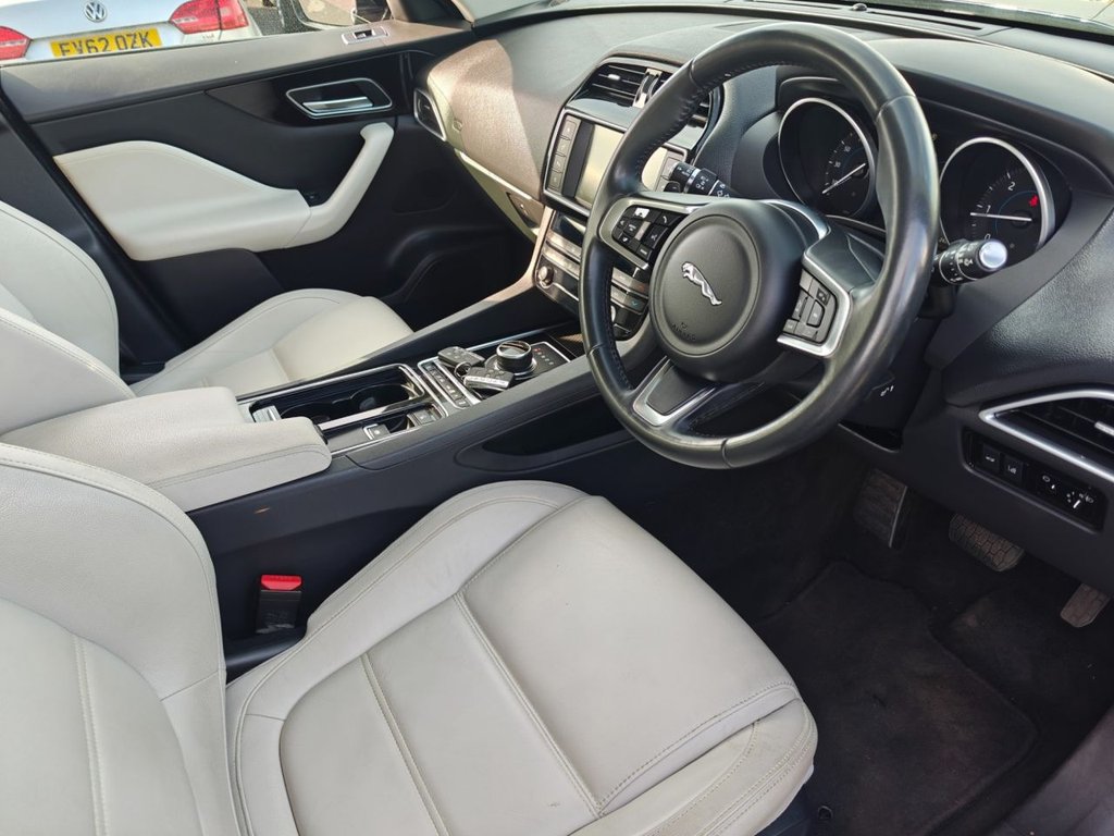 Jaguar F Pace