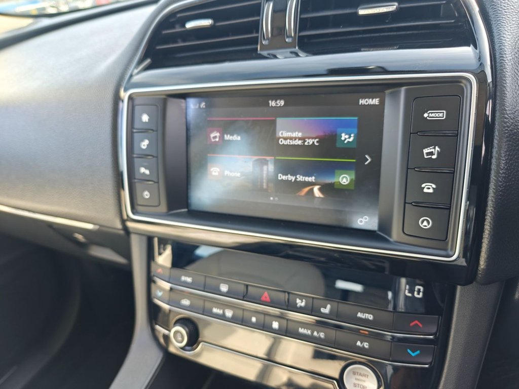 Jaguar F Pace