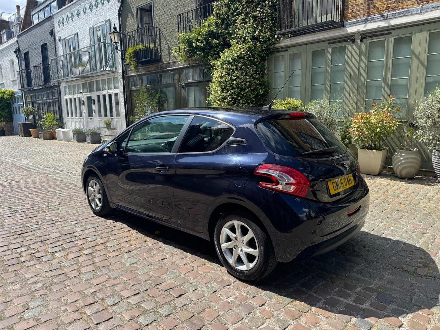 Peugeot 208