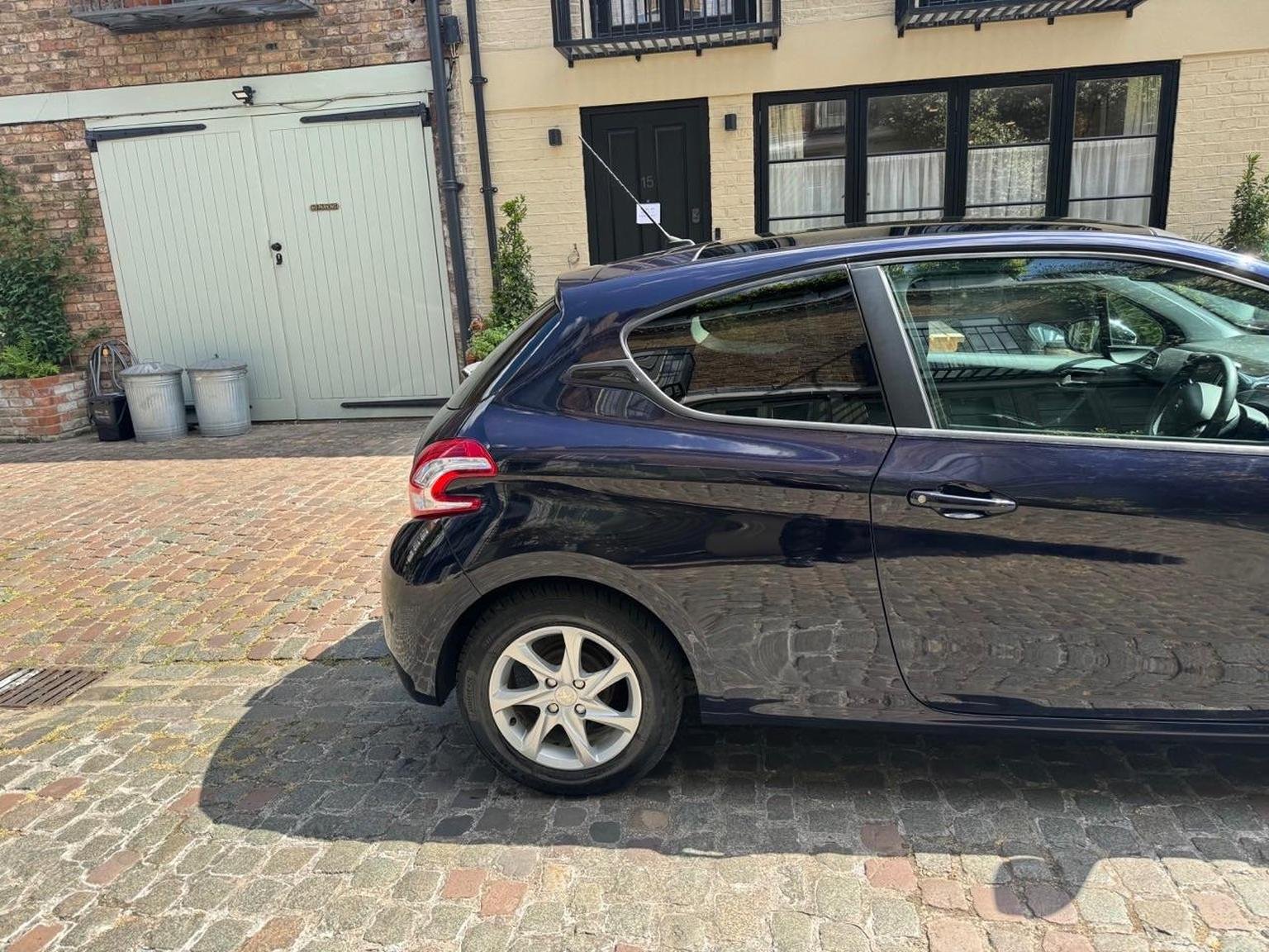 Peugeot 208