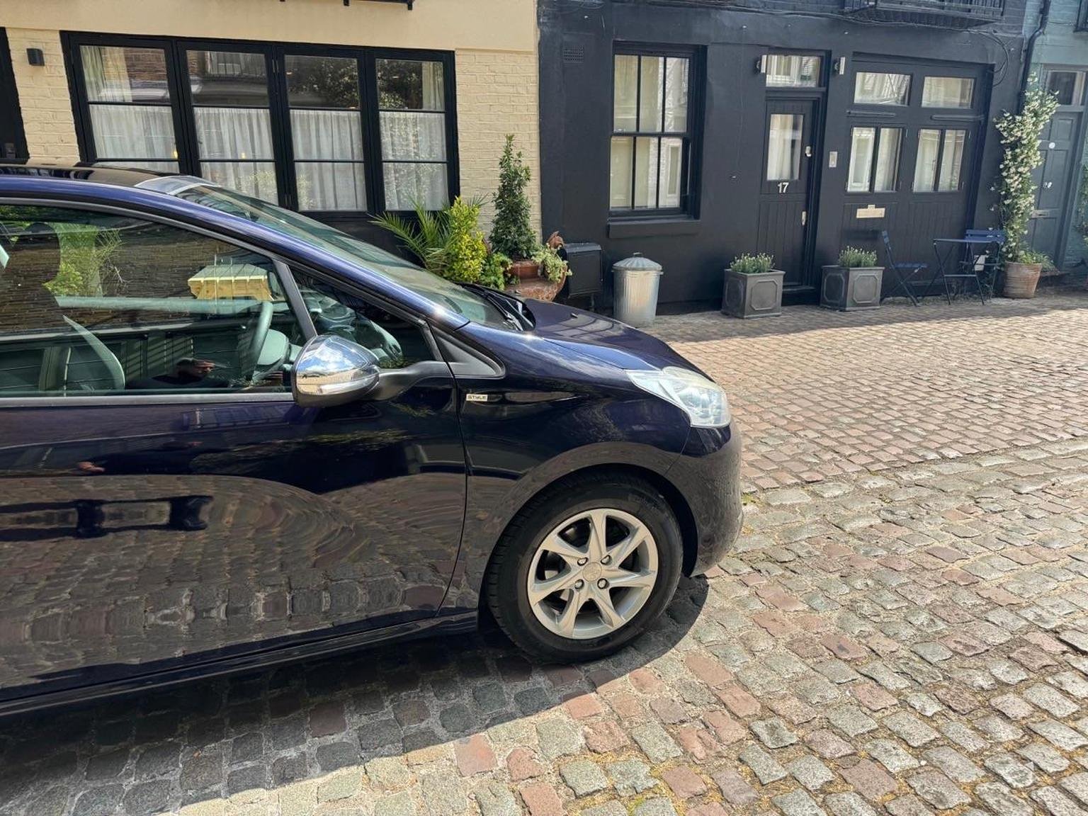 Peugeot 208