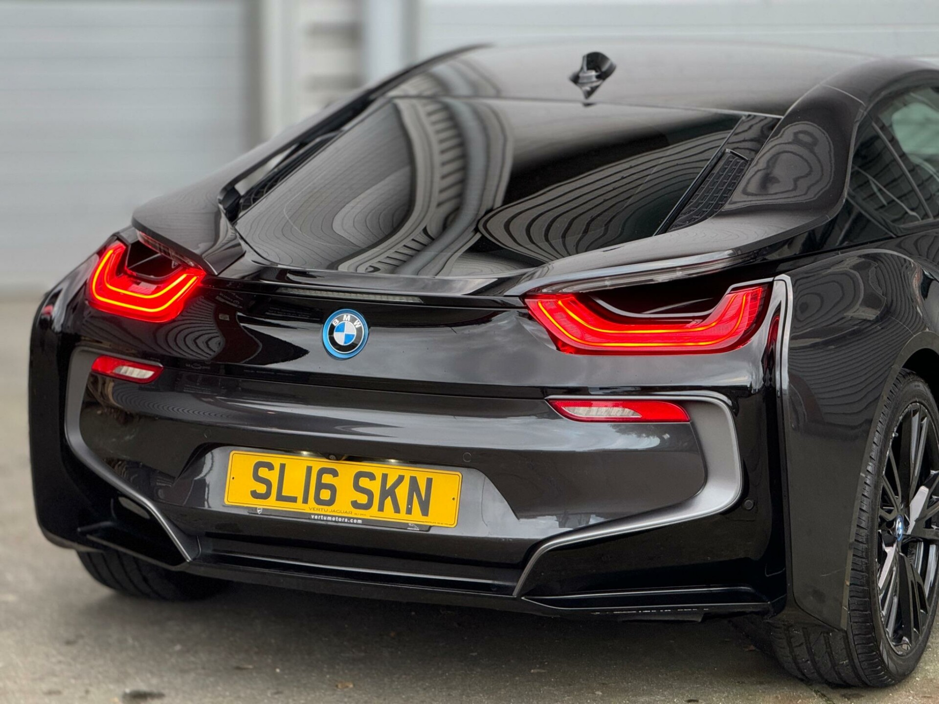 BMW i8