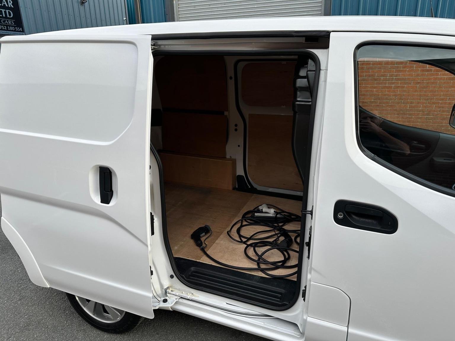 Nissan eNV200