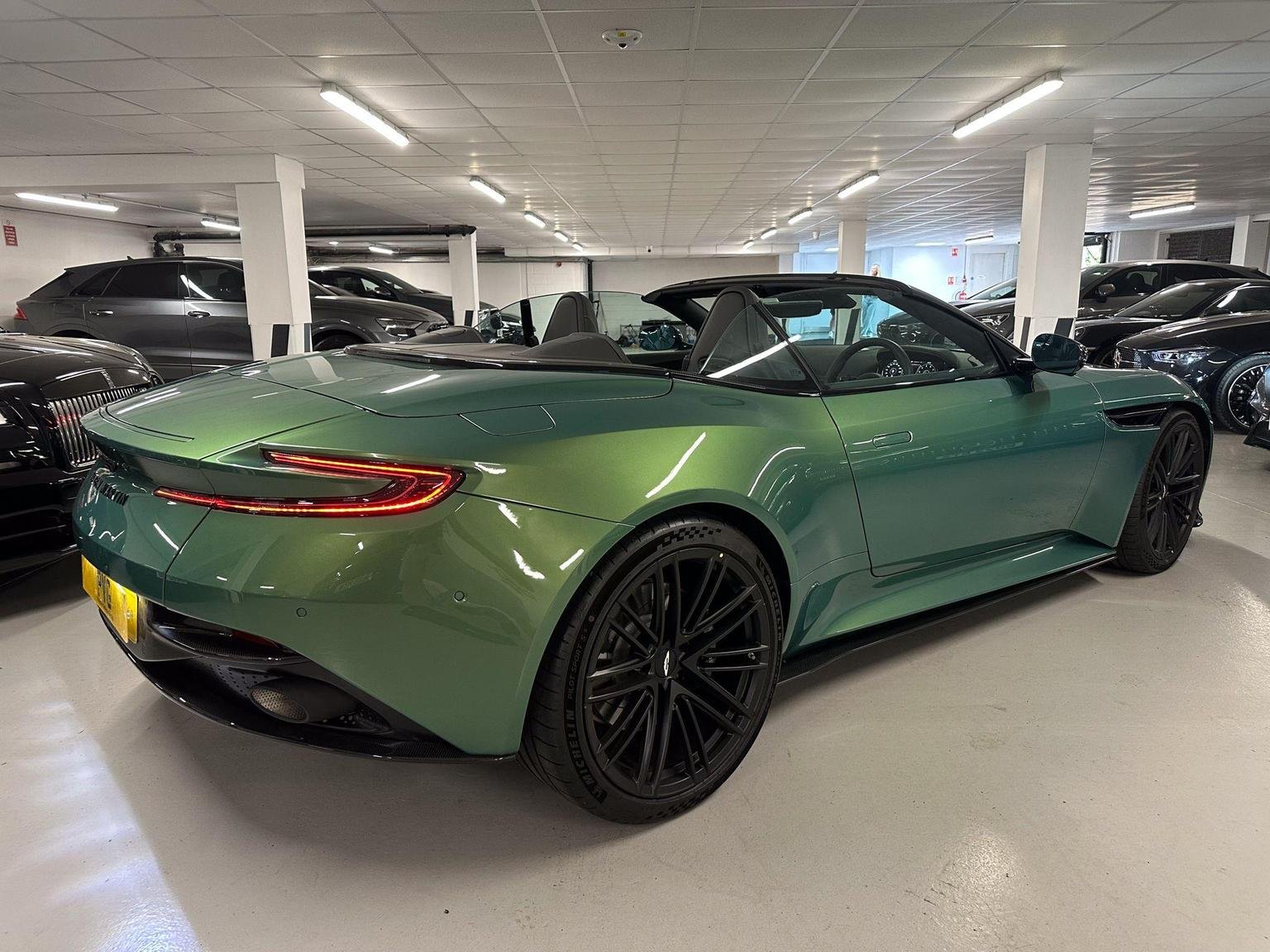 Aston Martin DB12