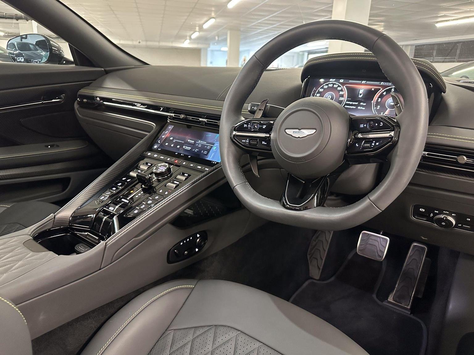 Aston Martin DB12