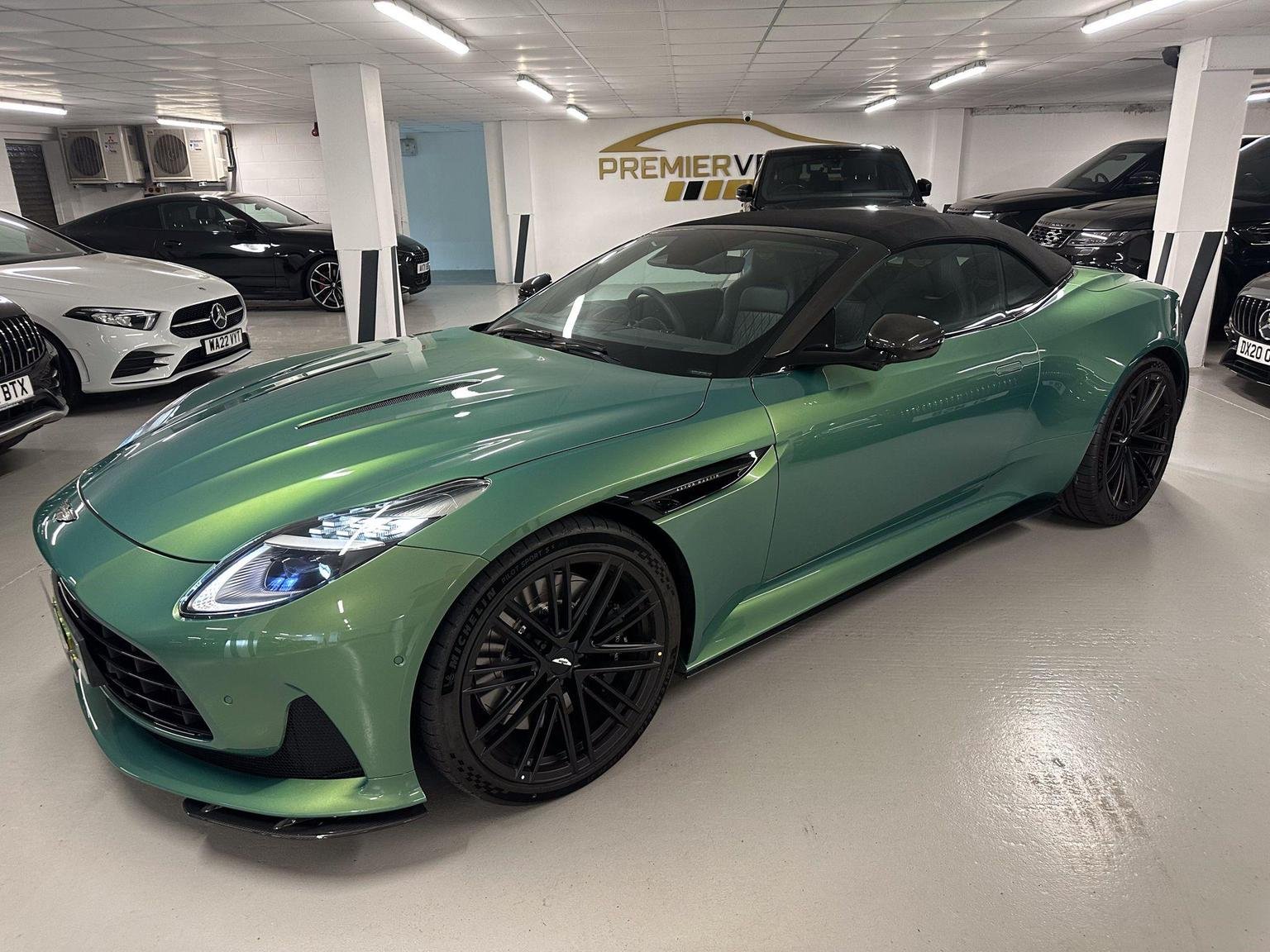 Aston Martin DB12