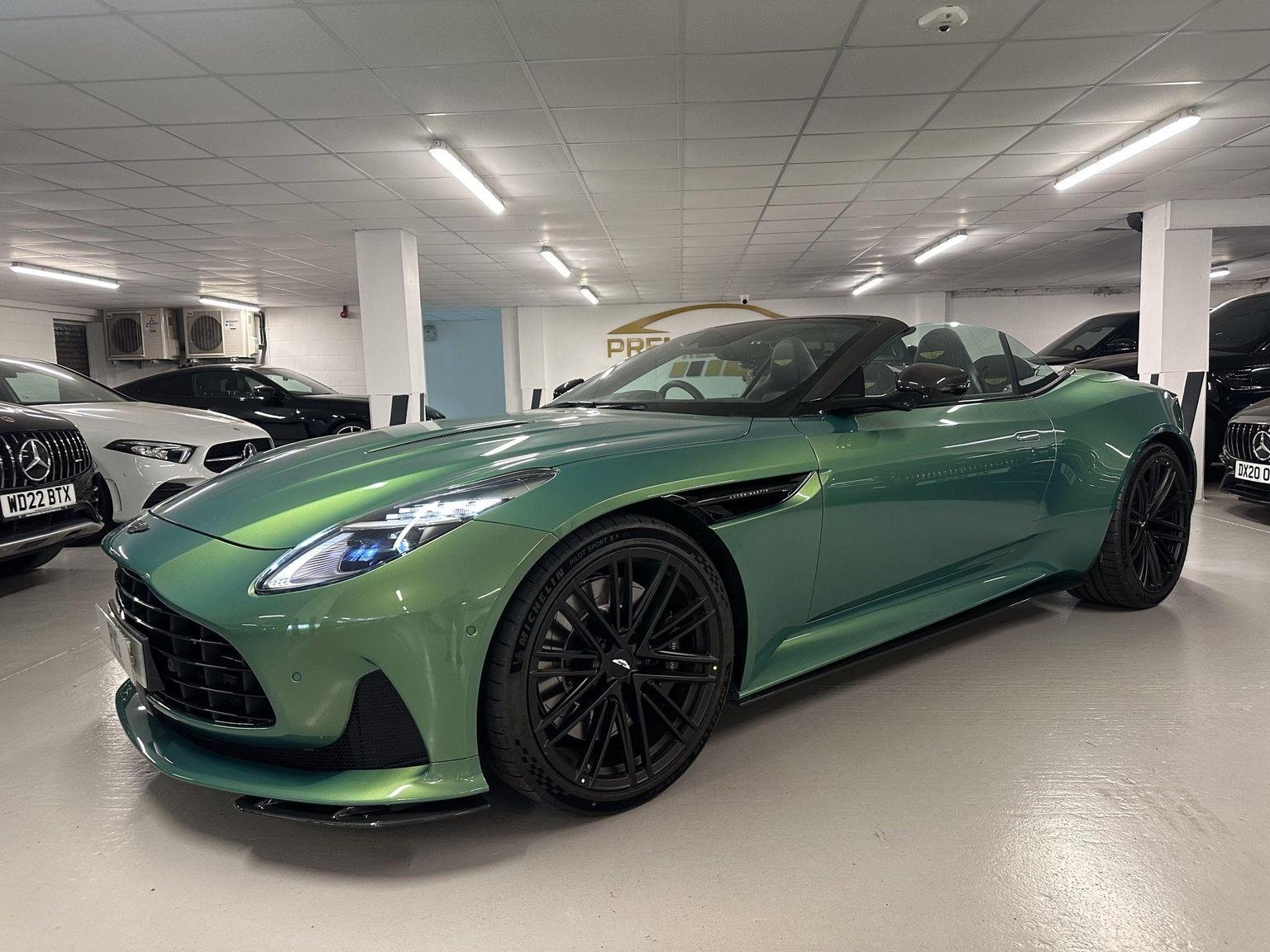 Aston Martin DB12