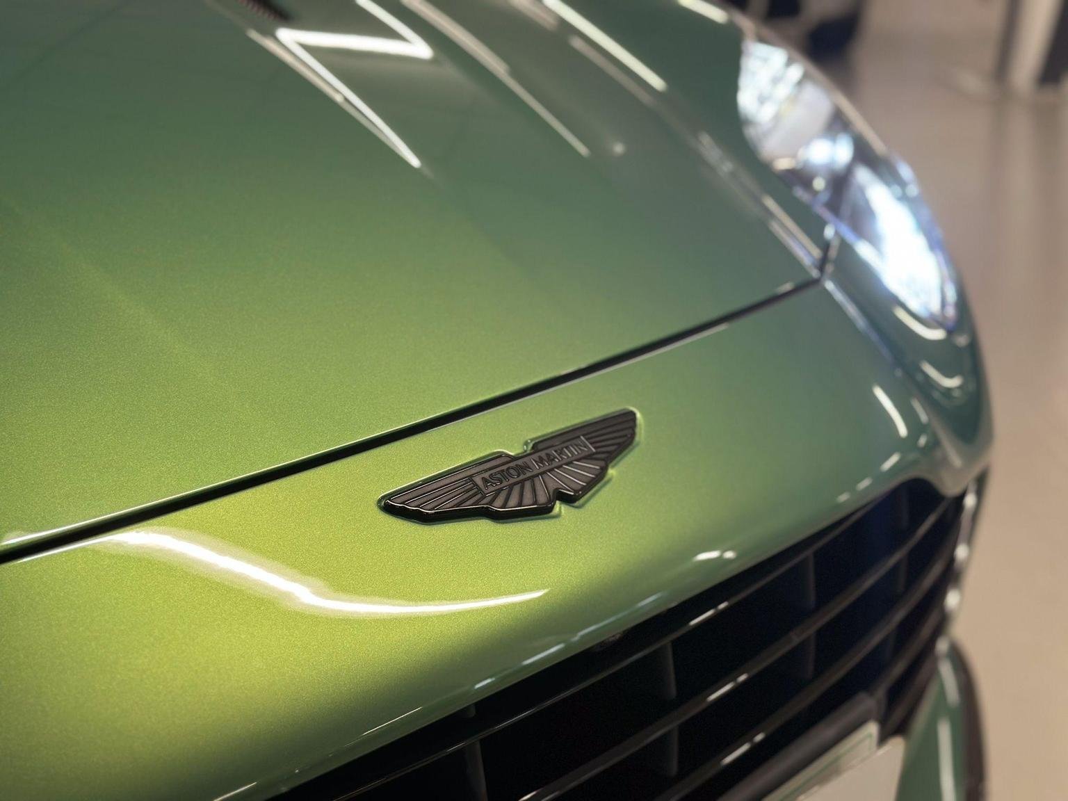 Aston Martin DB12