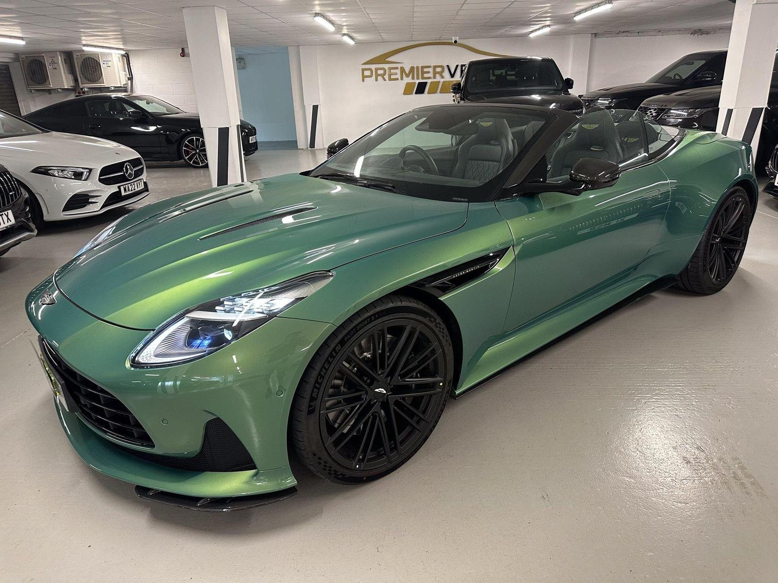Aston Martin DB12