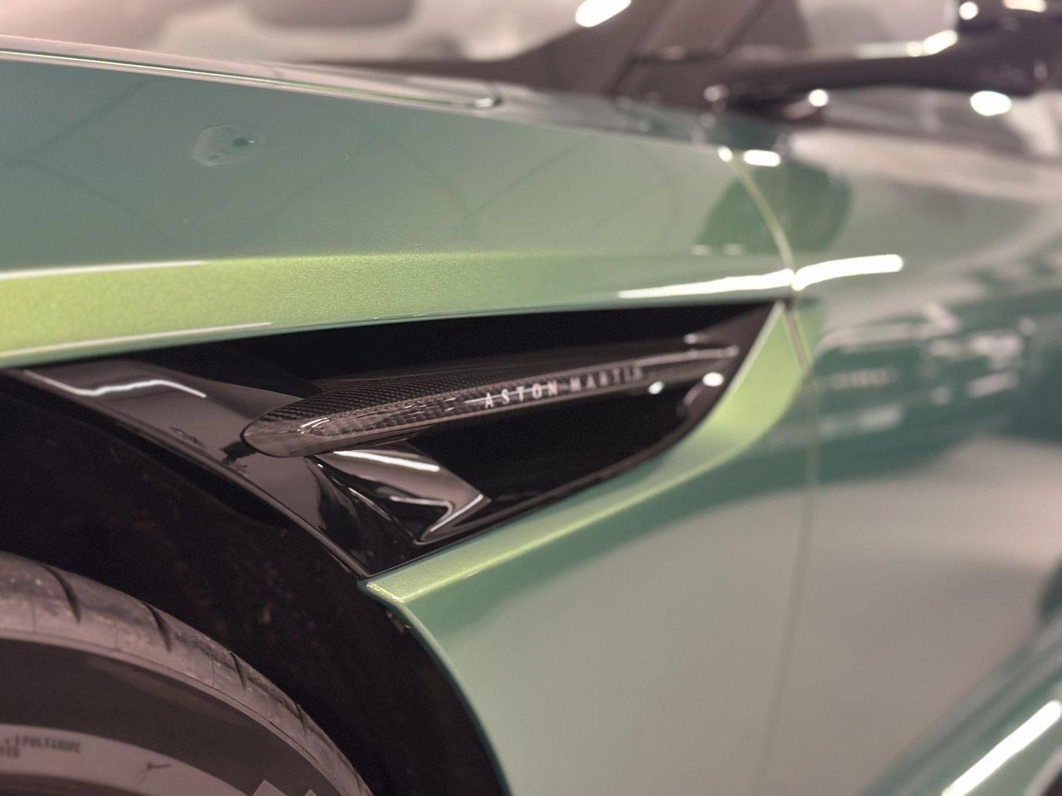 Aston Martin DB12