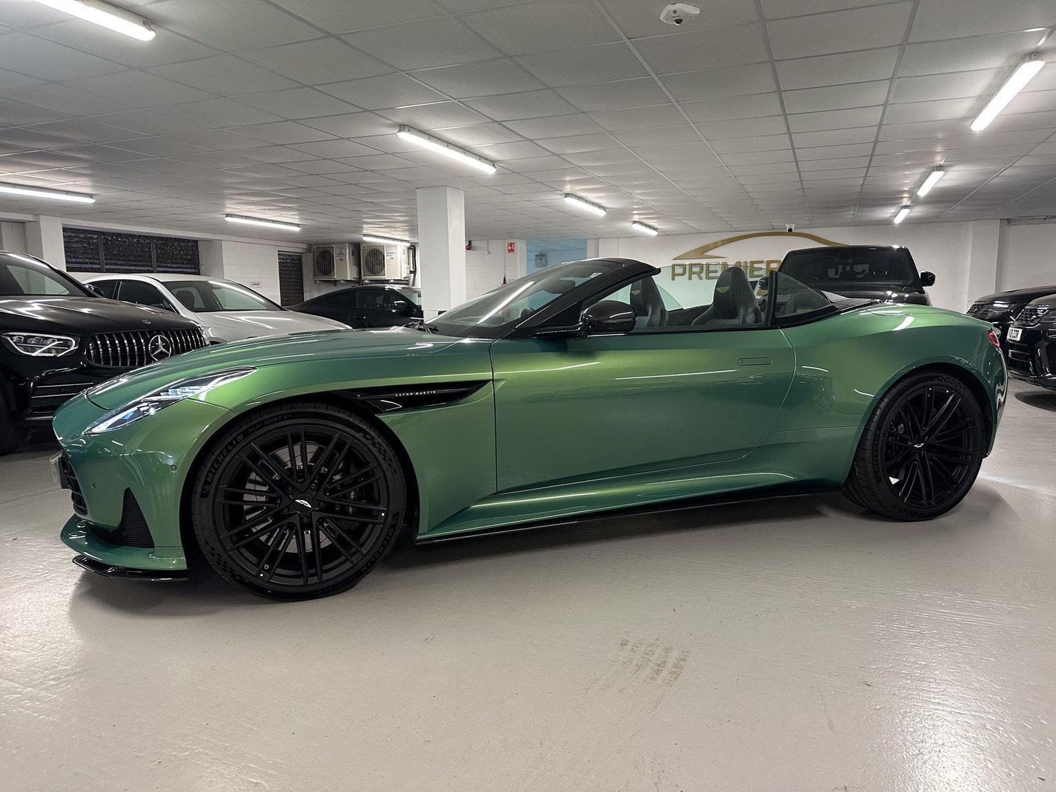 Aston Martin DB12