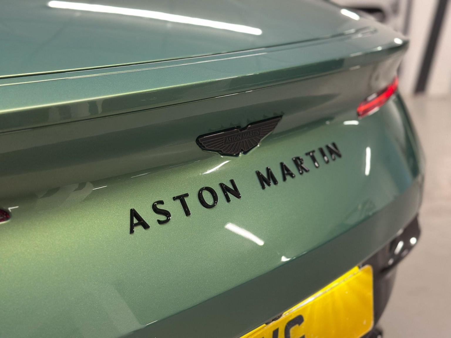 Aston Martin DB12