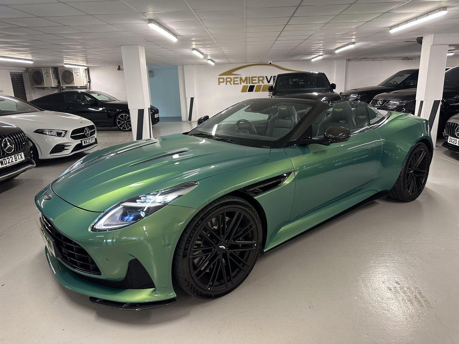 Aston Martin DB12