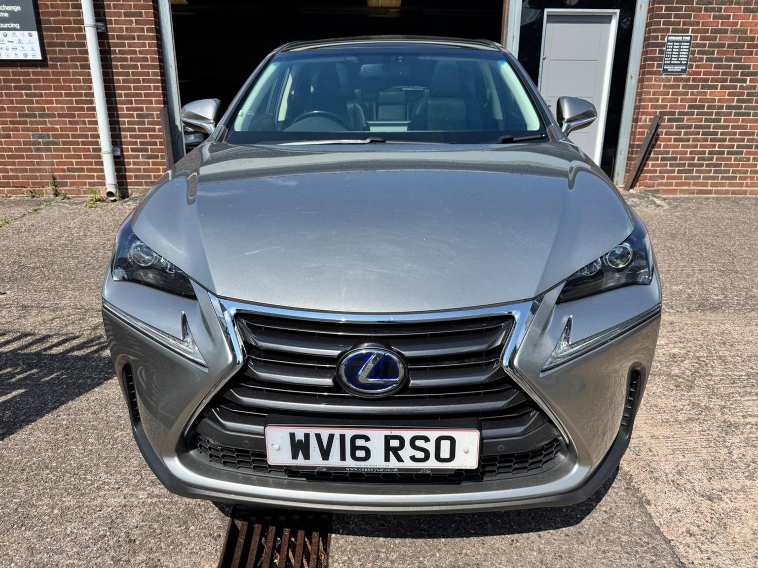 Lexus NX 300h