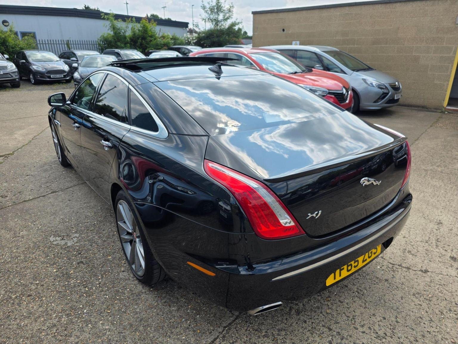 Jaguar XJ