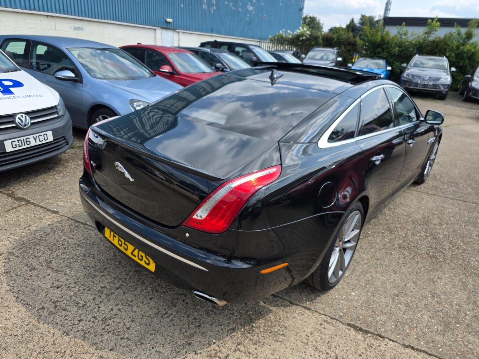 Jaguar XJ